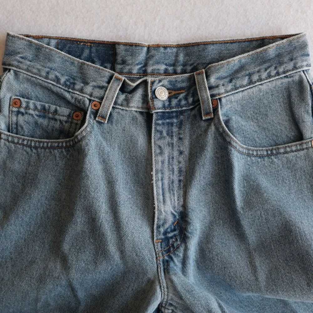 Vintage Levis 550 Relaxed Fit Tapered Leg Jeans Light Wash 29x34 Fits 27x33